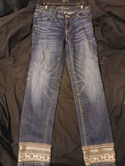 Straight Leg Jeans with Embroidered Hem