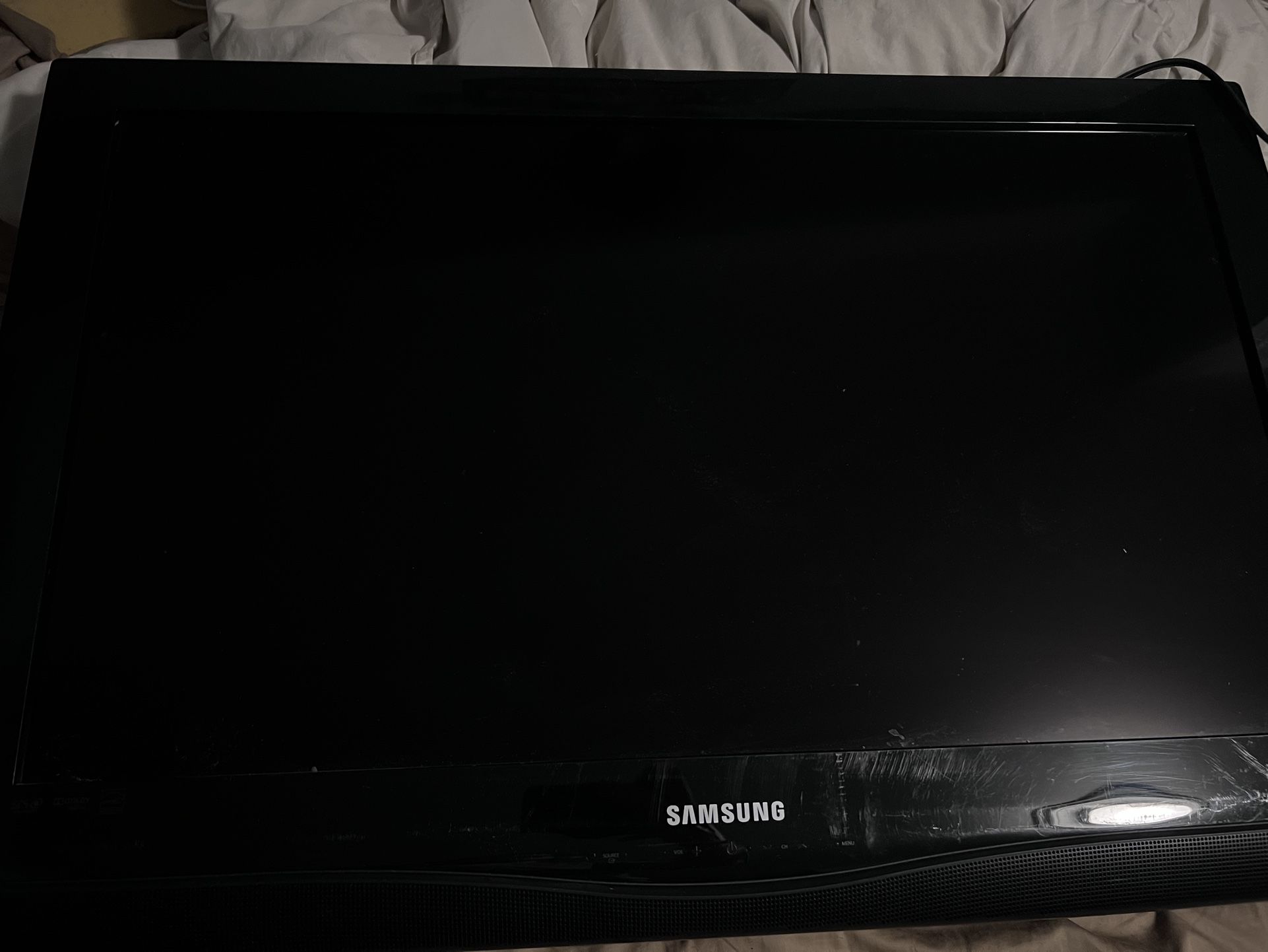 Samsung ln32c350d1d 32” TV no remote or stand