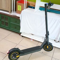 1PLUS S10 electric scooter. 1PLUS ELECTRIC SCOOTER 19MPH-20 MILES RANGE
It features a one-step folding system for portability. 
It has a maximum trave