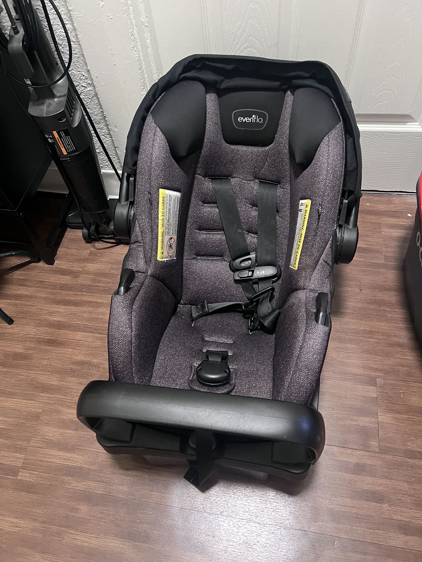 Evenflo Safemax Infant Car seat With Base