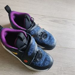 Used Kids Shoe Size 2y Great Condition 