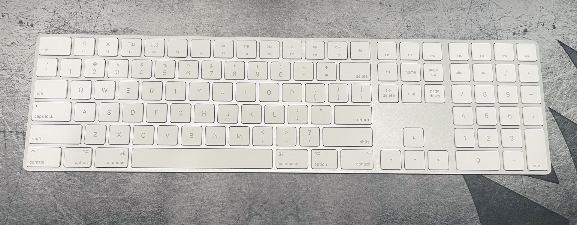 Genuine Apple Mac Keyboard (White, Wireless/Bluetooth)