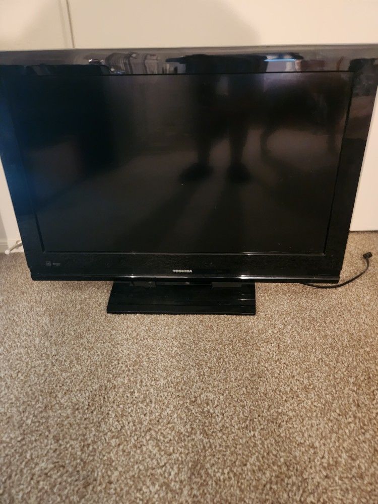 32" Toshiba flat screen tv