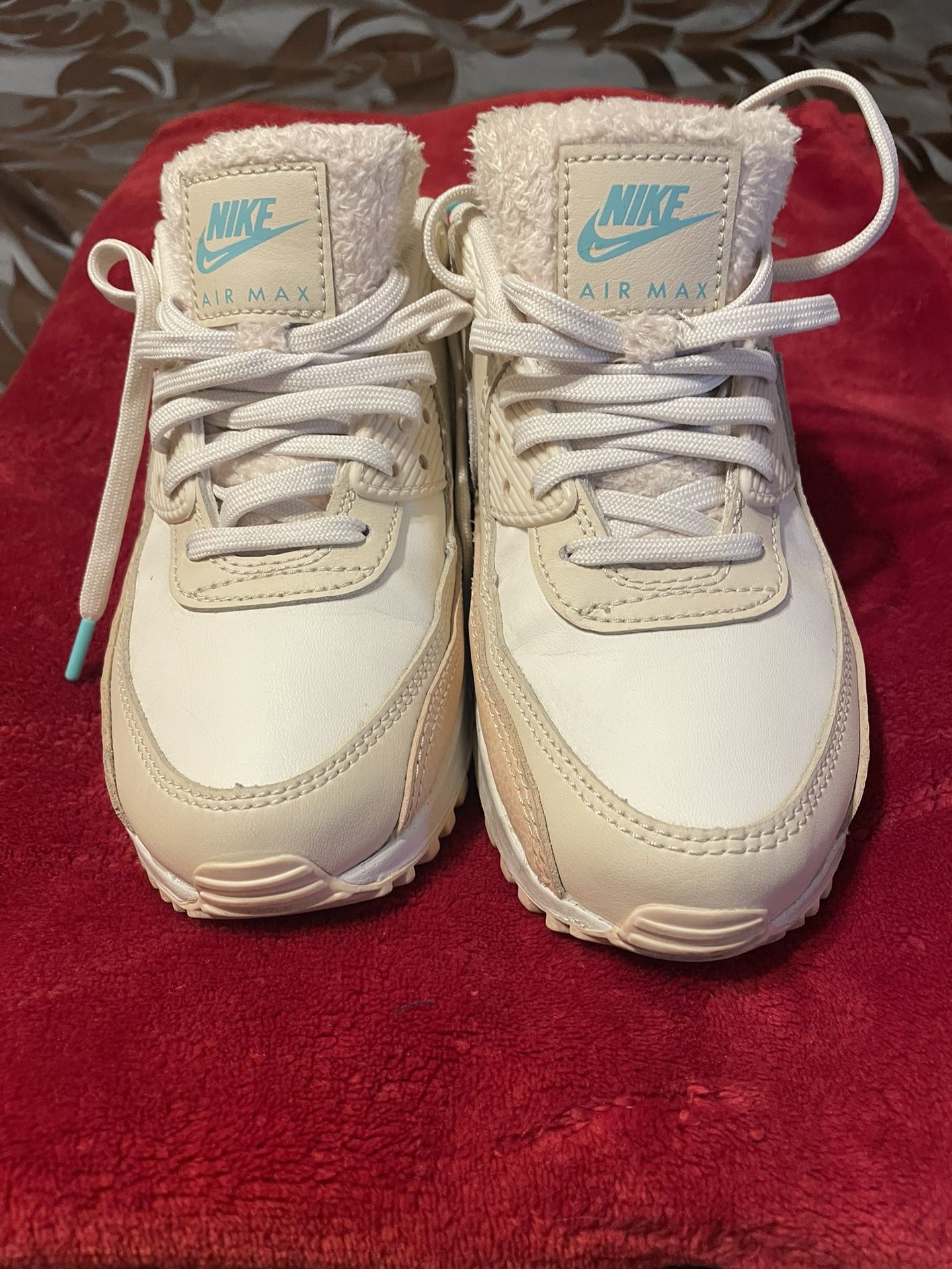 Tennis Nikes Size 6
