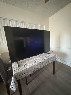 Hisense 55U67KUA 55-inch 4K Smart TV – For Parts or Repair