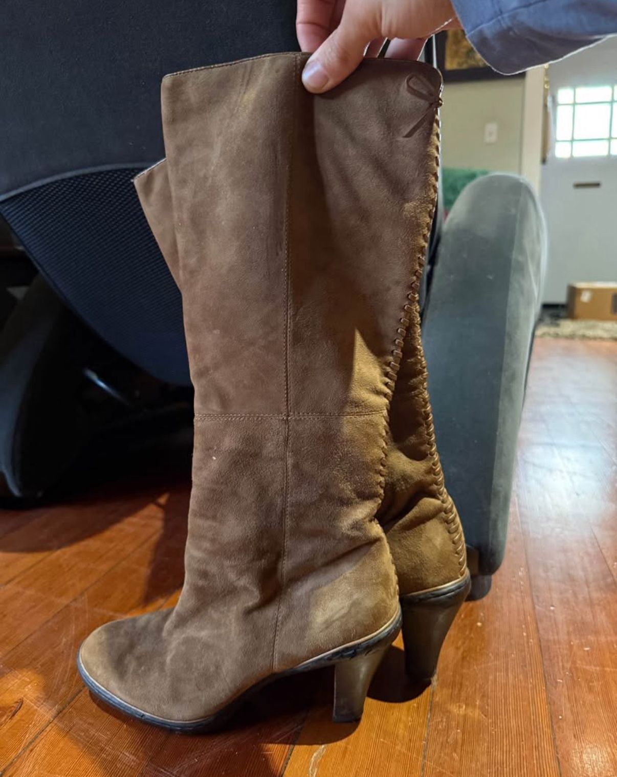 Soffft Knee high brown leather heeled boots