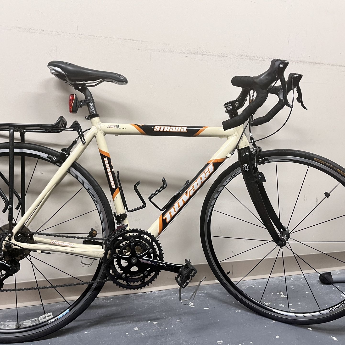 Novara strada best sale road bike price
