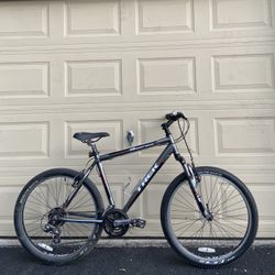Trek 3 Series Mountain Bike – 21-Speed – 26” Wheels – 19.5” Frame Men’s bicycle