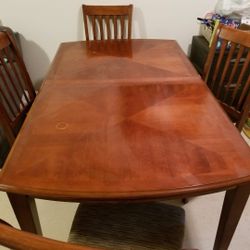 Dining Room Table (4 Chairs and Extender)