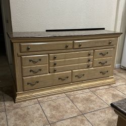 Set Dresser