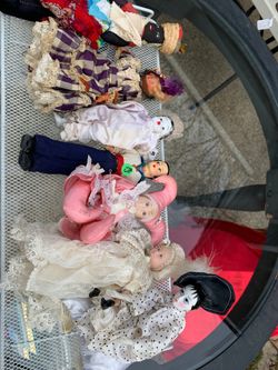 Lot of vintage dolls