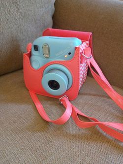Fujifilm Instax mini 7+ with case