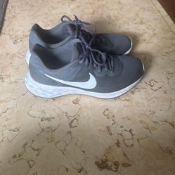 Nike Men’s Sneakers Size 9
