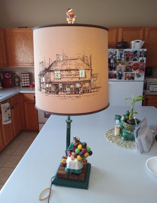 Old Balloon Seller – Lamp HN1315 Lamp – Royal Doulton Figurine