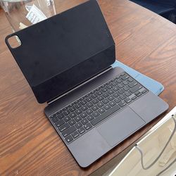 Magic keyboard for iPad Pro 13 inch and Folio