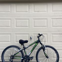 Trek 3500 Mountain Bike – 26” Wheels – Shimano 21-Speed – 13” Frame (33cm) Bicycle