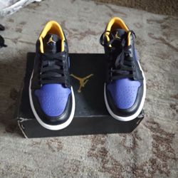 Blue jordans shop size 8