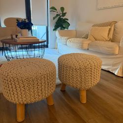 2 Round Seats