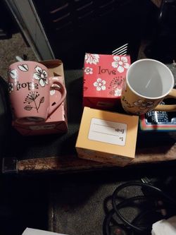 $1-$4 Spiritual Gifts Mugs/cups, Purses, Pens In Splendora Texas Estate Sale