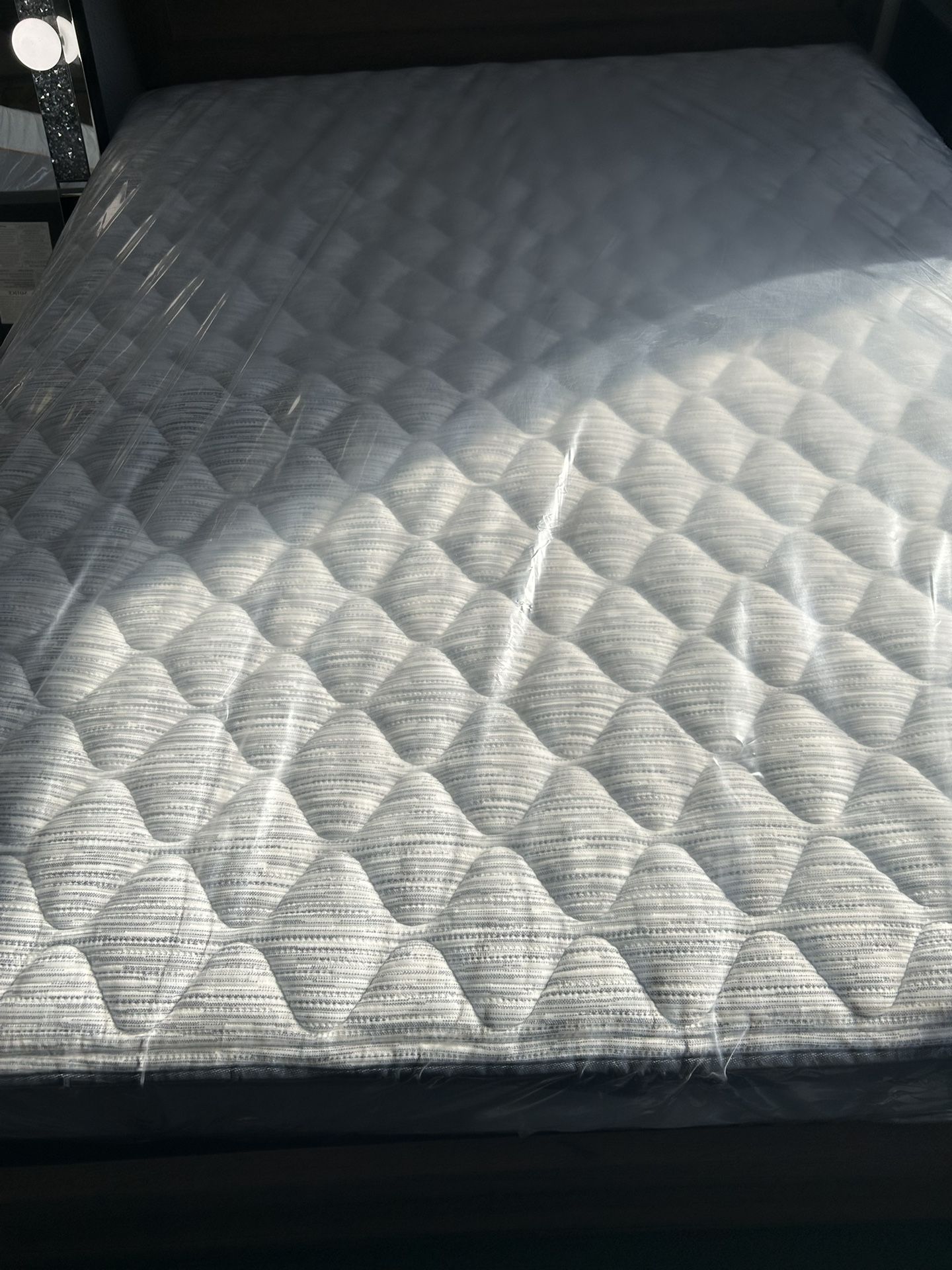 Queen Size Beauty Rest Platinum Mattress