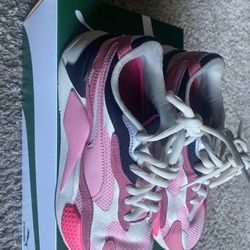 $40 Woman Pumas For Sale Size 7