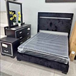 New bedroom set in box 📦 899