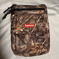 Supreme ‘realtree’ shoulder bag x Cordura 