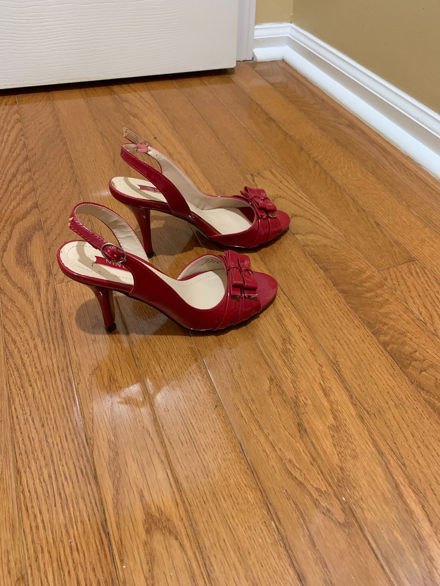 LIKE NEW NINE WEST RED SLING BACK HEELS SIZE 6M WORN ONCE!!