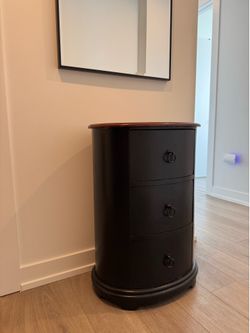 Solid Wood 3-Drawer Nightstand/Side/Accent Table