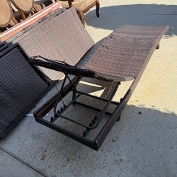 4 Rattan pool lounge chairs and two cushions