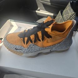 Lebrons Size 10, Suede