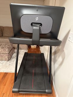 2023 Peloton Tread Very Good Condition 51-200 Rides - Chicago, IL