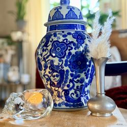 Blue & White Ginger Jar / Temple Jar Vase w/ Lid – Chinoiserie Style Decor