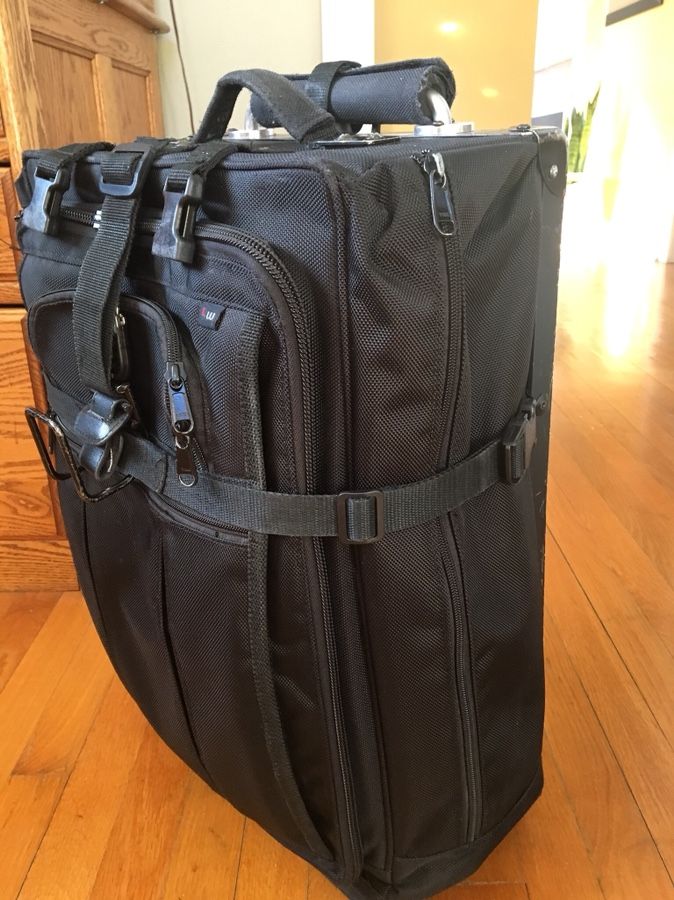 LuggageWorks Stealth 22'' Rolling Bag