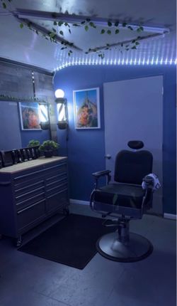 Barber chair 8/10 condition