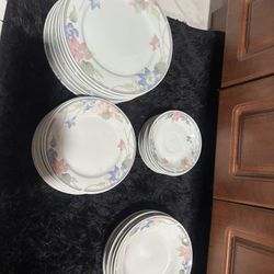 Dining Set Of Plates 31 Total