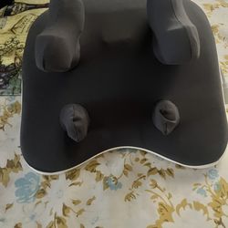 Relaxing neck and shoulder massager