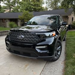 2023 Ford Explorer-XLT Sport Utility 4D