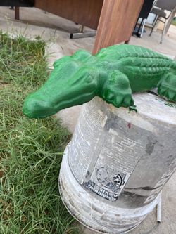Crocodile Statue 