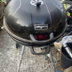Charcoal Grill By Smith Price 39$. Pick Up.  E.  Side. Tacoma 