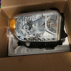 2016 Tundra Oem HeadLights