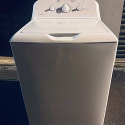 Hotpoint Washer w/Hoses + 30 Day Warranty (Delivery & Setup Available)