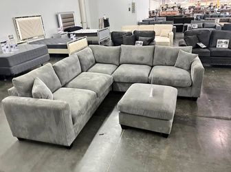 BRAND NEW 4PCS SETCCIONAL WITH OTTOMAN AND ACCENT PILLOWS INCLUDED $549