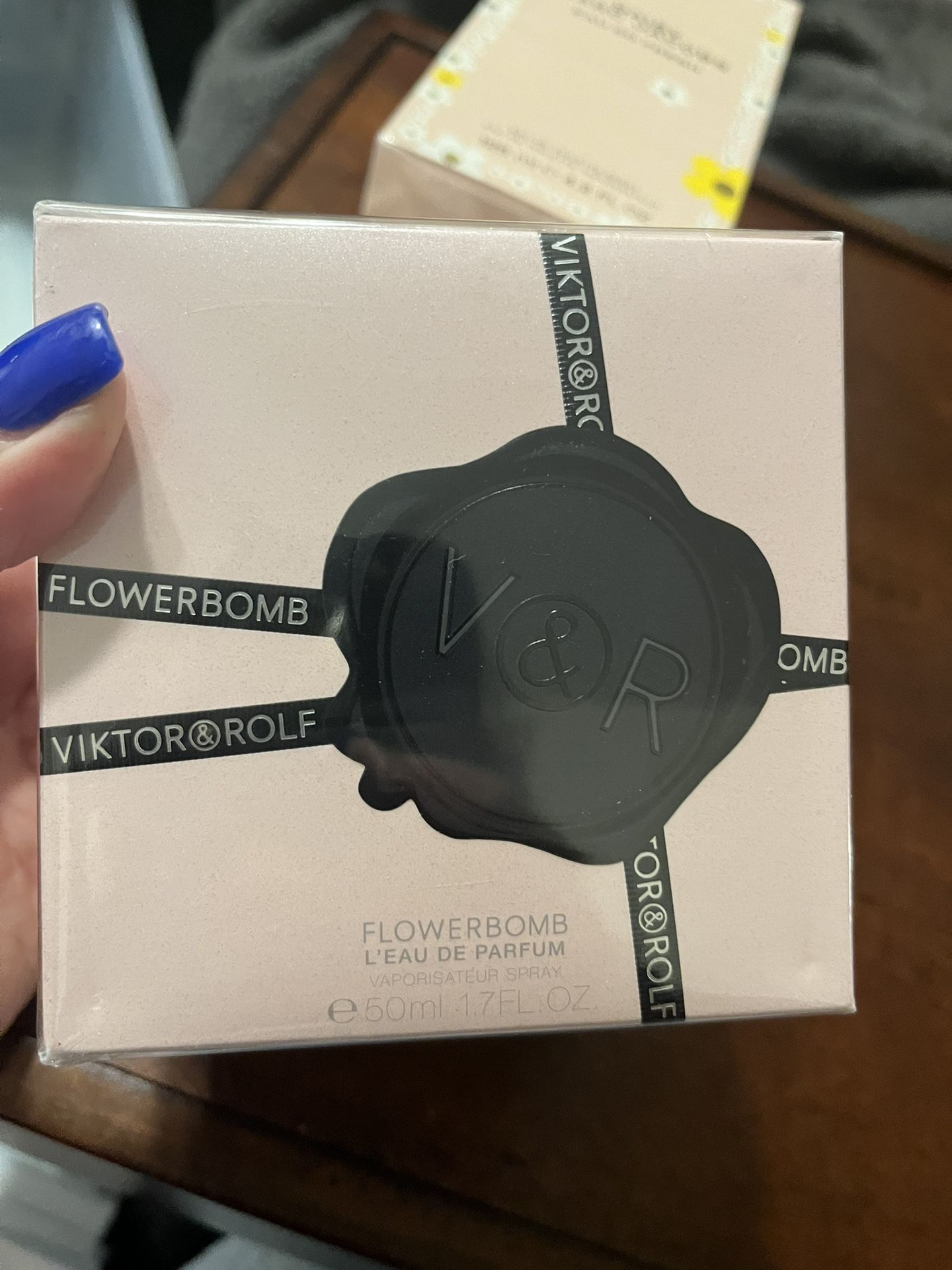 BRAND NEW - 1.7 fl oz/50 ml - Viktor & Rolf Flowerbomb Eau de Parfum Spray