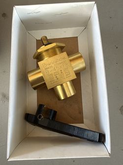 New Swagelok (B-45XF8) Brass 1-Piece 40 Series 3-Way Ball Valve, 1/2 inch NEW
