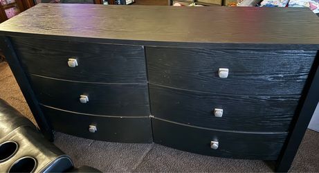 Dresser with 6 drawers
