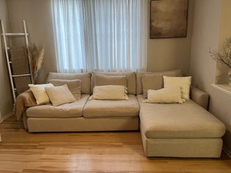 Sectional couch (beige and washable fabric)