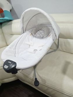 Graco Baby Bouncer With Soothing Vibration
