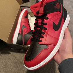 Jordan 1 Mid Reverse Bred - Sizes 11 & 11.5
