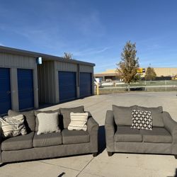 DELIVERY AVAILABLE 🚚🚚🚚 Awesome Couch And Loveseat